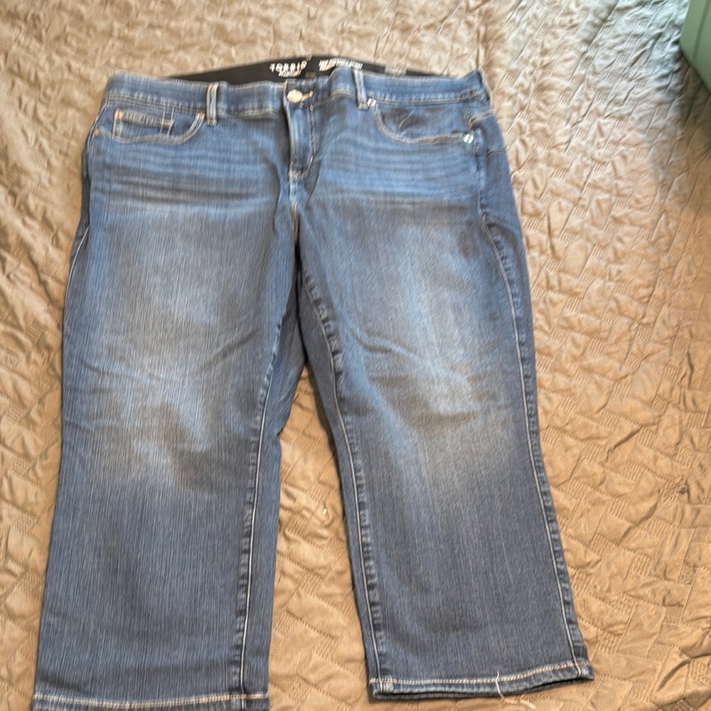 NWT Torrid cropped Bombshell Skinny Jeans